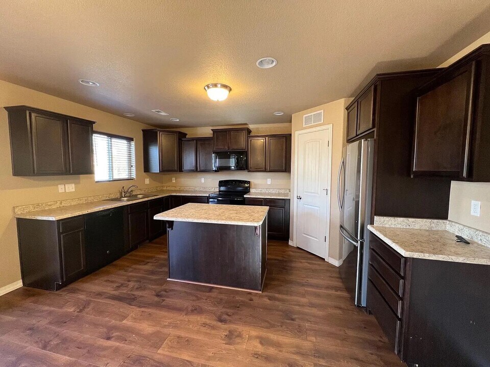 4040 Creek Legend View in Colorado Springs, CO - Building Photo