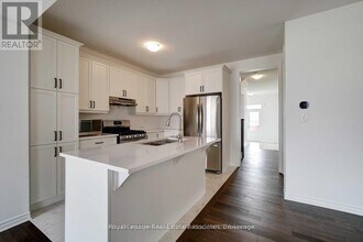 359 Gordon Krantz Ave in Milton, ON - Building Photo - Building Photo