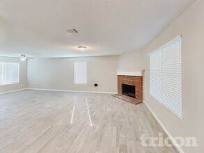 210 Vivian Dr in Waxahachie, TX - Building Photo - Building Photo