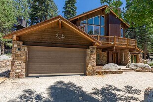 464 Canyon Blvd in Mammoth Lakes, CA - Building Photo