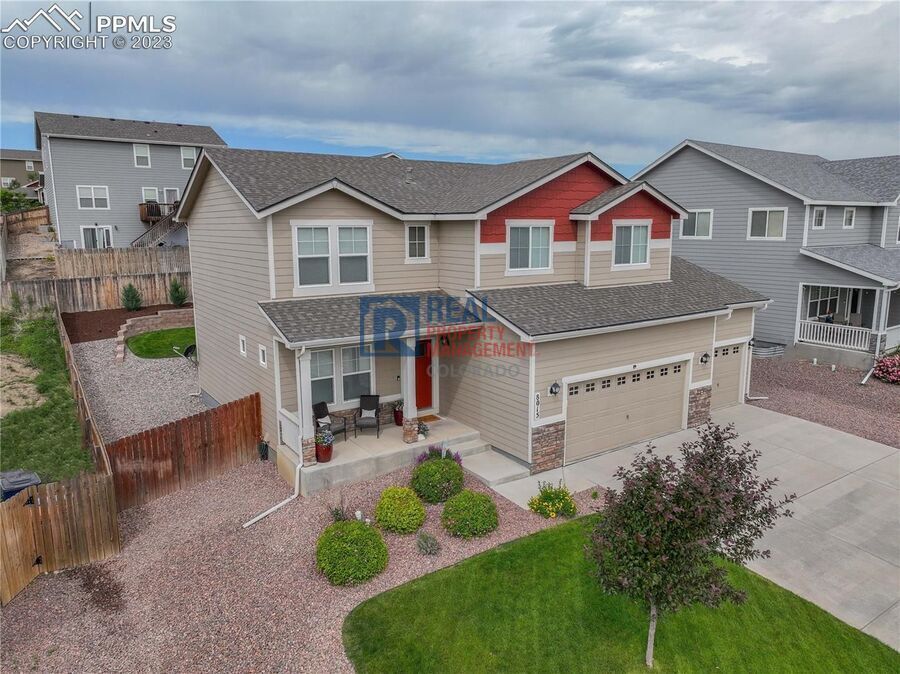 8015 Dutch Loop in Colorado Springs, CO - Building Photo