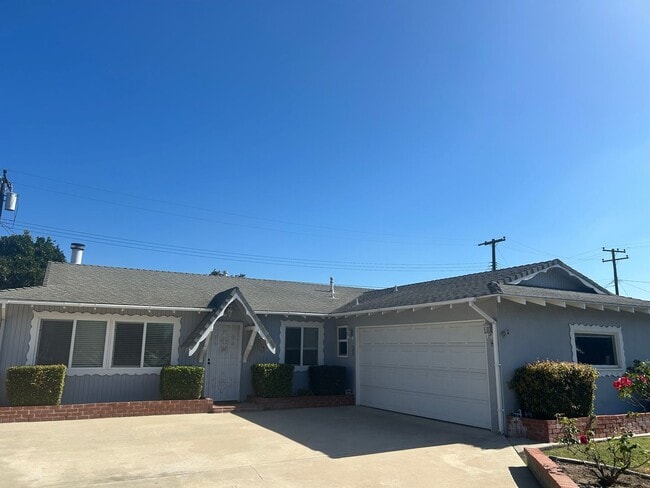 1670 Cardigan Ave in Ventura, CA - Foto de edificio - Building Photo