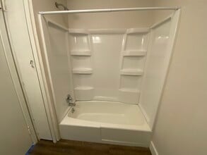 200 N Main St, Unit 200 N. Main in Mitchell, SD - Foto de edificio - Building Photo