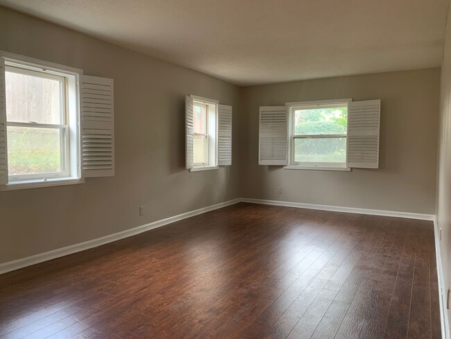 1201 MIDDLECOURT