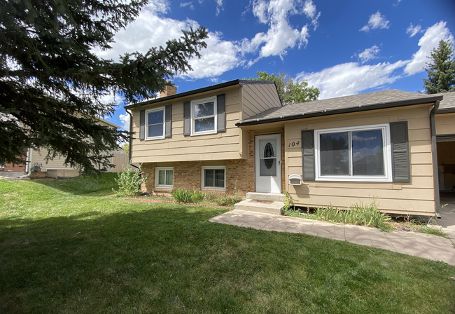 property at 104 Briarwood Ct