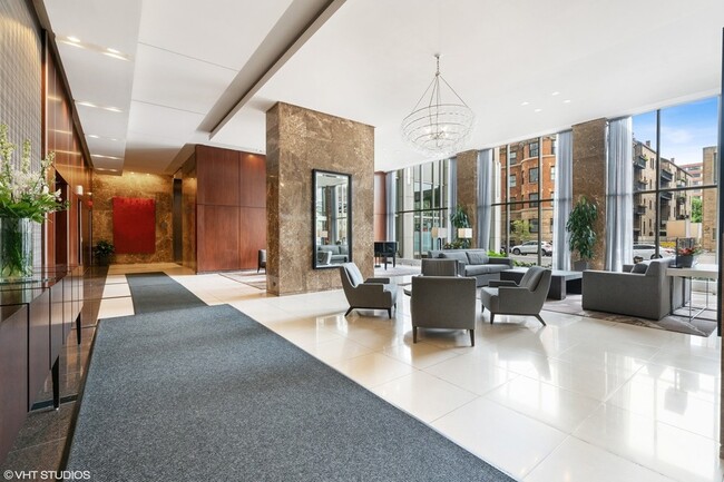 655 W Irving Park Rd, Unit 610 in Chicago, IL - Building Photo - Building Photo
