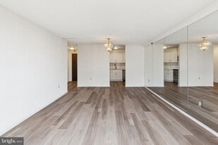 2020 Walnut St in Philadelphia, PA - Building Photo