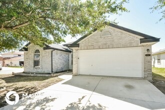 8514 Whitebrush in Converse, TX - Foto de edificio - Building Photo