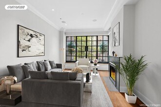 320 E 55th St in New York, NY - Foto de edificio - Building Photo