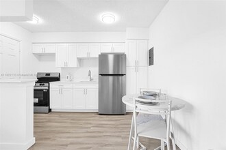 13210 Memorial Hwy in Miami, FL - Building Photo - Building Photo