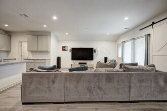 14701 Travertine Fls Ln in Oklahoma City, OK - Building Photo - Building Photo