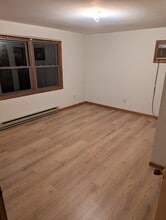 32 Willow St, Unit 32 Willow 1st Floor in Torrington, CT - Building Photo - Building Photo