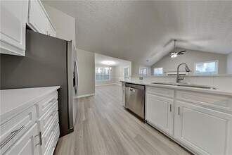 230 Lake Valley Dr SW in Loganville, GA - Building Photo - Building Photo