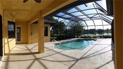 10153 Avalon Lake Cir in Ft. Myers, FL - Building Photo - Building Photo