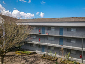 Baker 38 Apartments in Seattle, WA - Building Photo - Building Photo