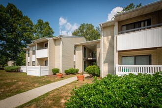 Hunter's Run Apartments in Waldorf, MD - Building Photo - Building Photo