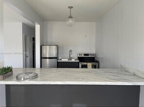 455 Golden Isles Dr in Hallandale Beach, FL - Building Photo - Building Photo