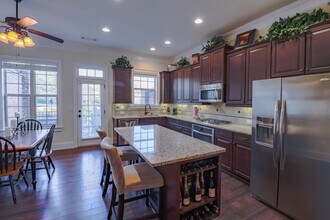 3708 Broughton Cir in Atlanta, GA - Building Photo - Building Photo