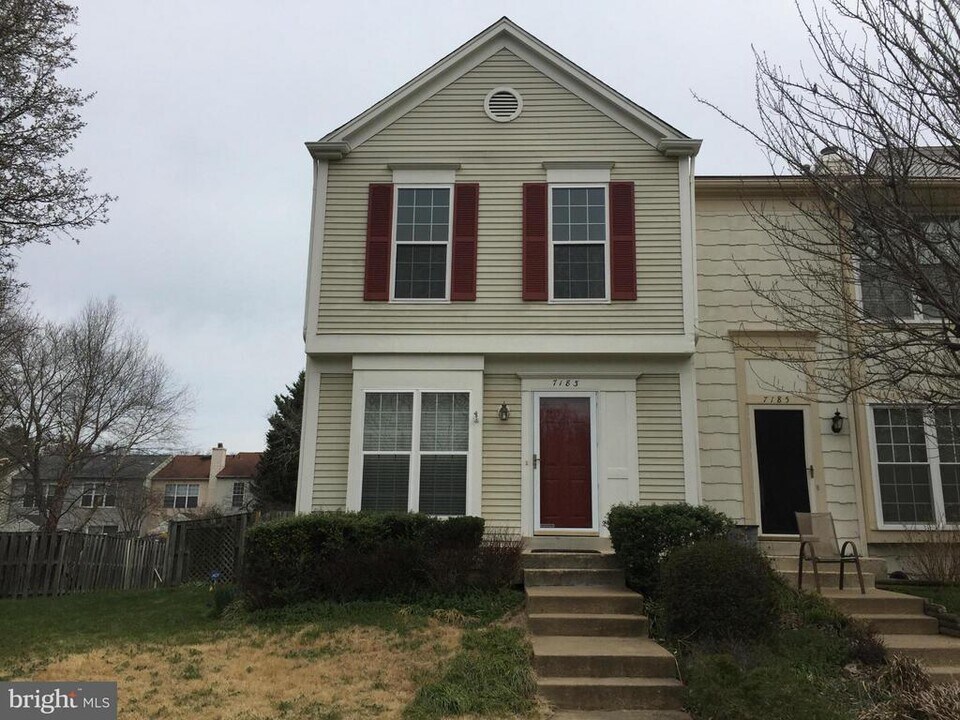 7183 Fairfield Ct in Alexandria, VA - Building Photo