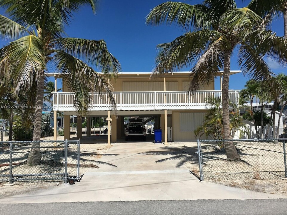 142 Columbus Dr in Islamorada, FL - Building Photo