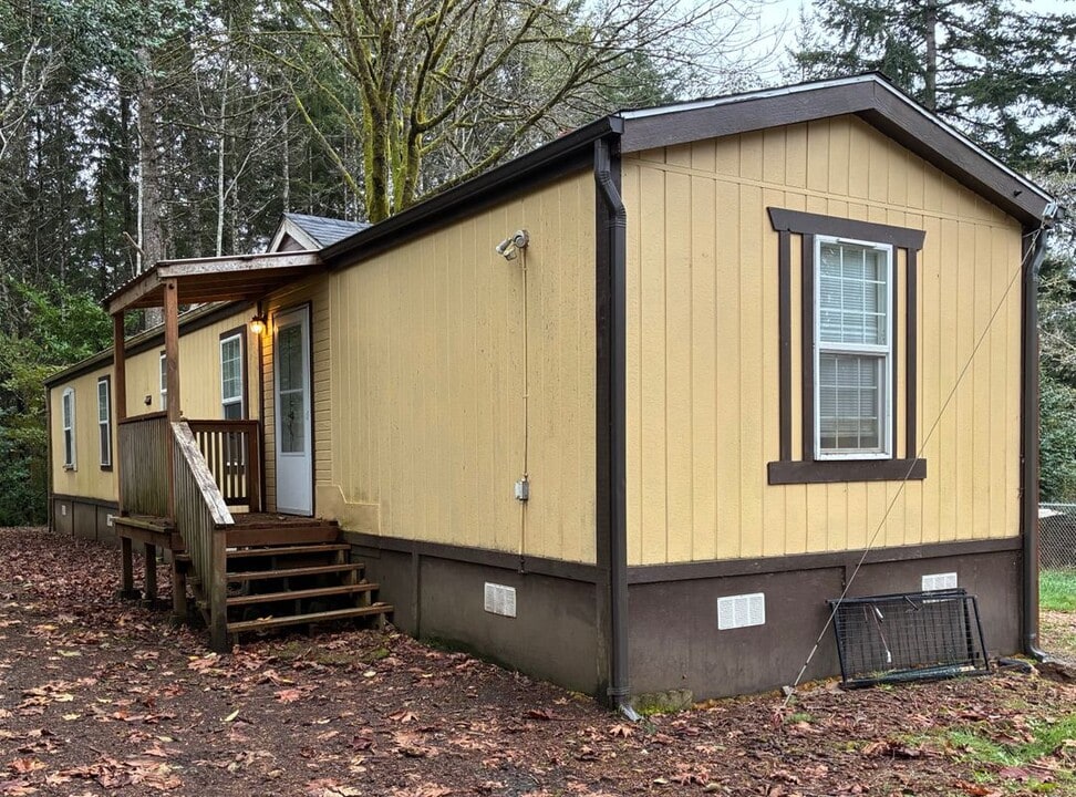 93524 Easy Ln in Coos Bay, OR - Foto de edificio