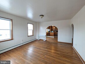 213 Lincoln Way W in New Oxford, PA - Building Photo - Building Photo