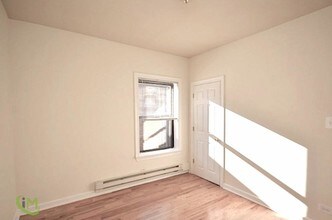 524 W Surf St-Unit -02N in Chicago, IL - Building Photo - Building Photo