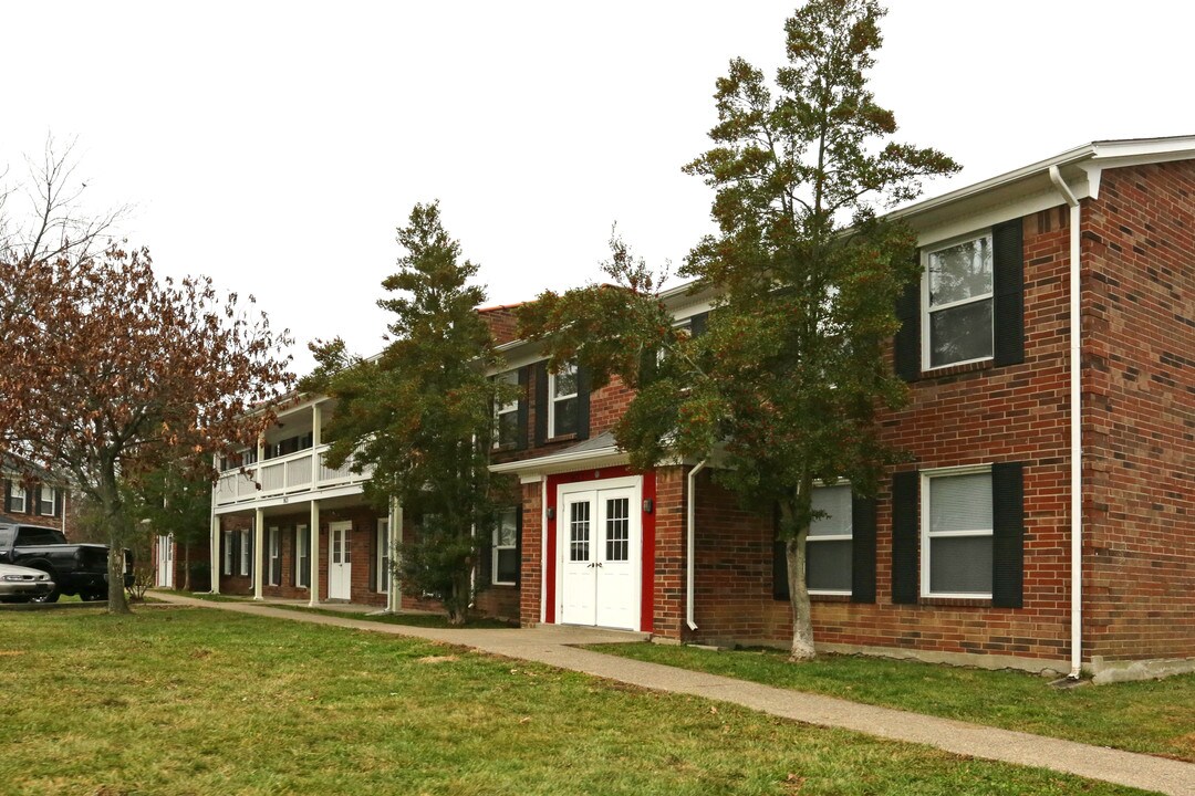 Country Place in Louisville, KY - Building Photo