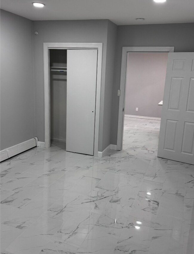 23 Holden St, Unit 2 in Clifton, NJ - Foto de edificio - Building Photo