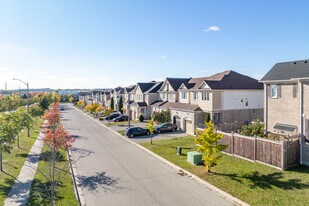 35 Silverwood Cir in Ajax, ON - Building Photo