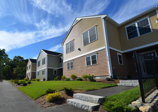 Parkside at The Boulders in Brockton, MA - Building Photo - Building Photo