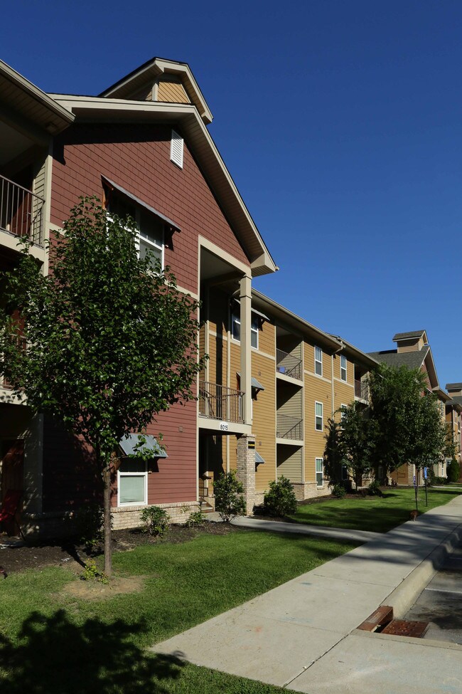 Overlook Terraces in Louisville, KY - Building Photo - Building Photo