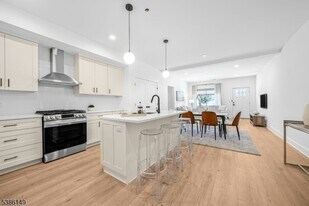 20 Encampment Court in Montville, NJ - Building Photo