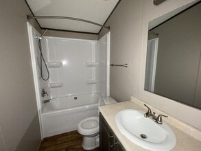 990 Cedar Village Ln in Seneca, SC - Building Photo - Building Photo