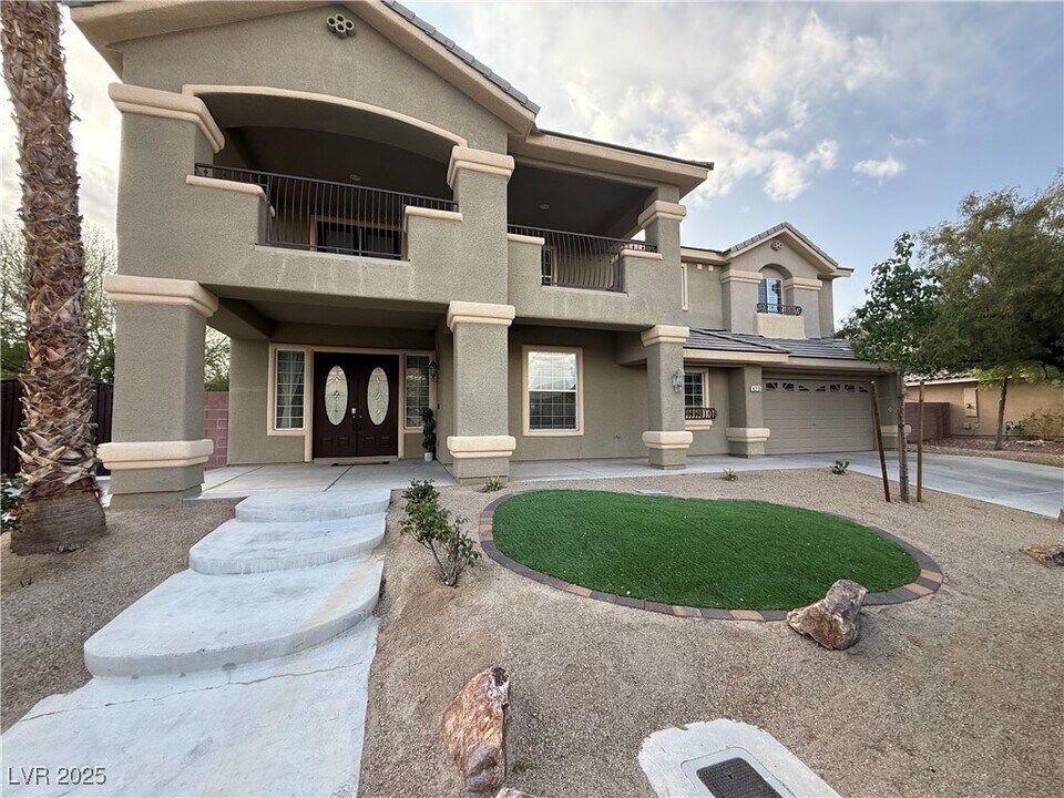 6213 N Foxhunt Ave in Las Vegas, NV - Building Photo