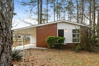 645 Melrose Dr in Forest Park, GA - Building Photo - Building Photo