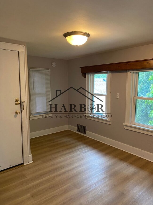 property at 867 8th Ave SE