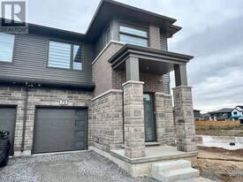 73 Marie St in Pelham, ON - Building Photo