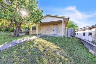 5725 Alsace Trail in Austin, TX - Building Photo - Building Photo