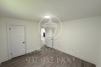 3925 Hoover Ave in Dayton, OH - Building Photo - Building Photo