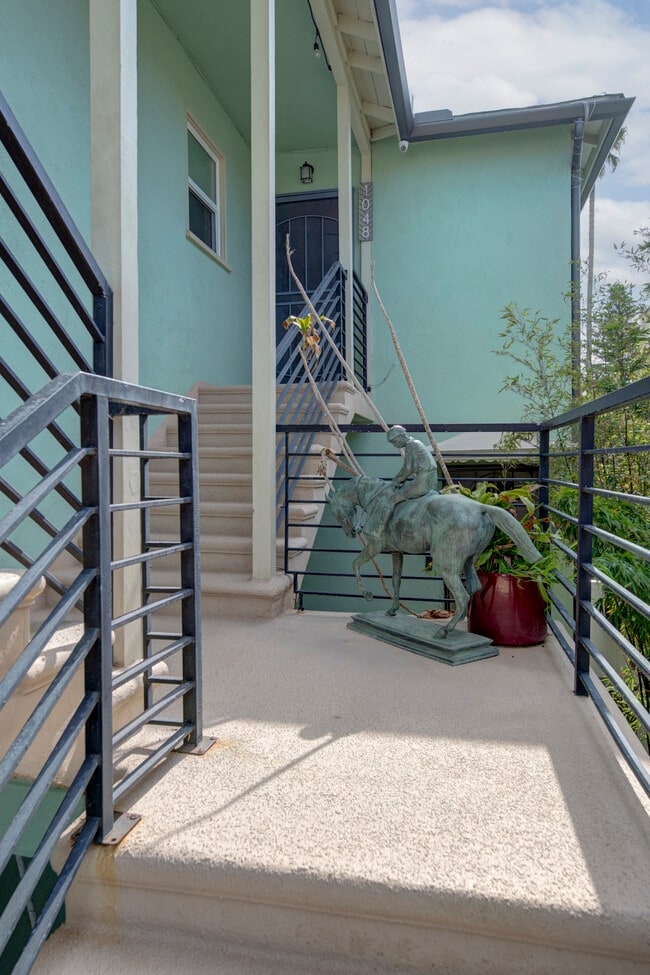 1048 4th St in Hermosa Beach, CA - Foto de edificio - Building Photo