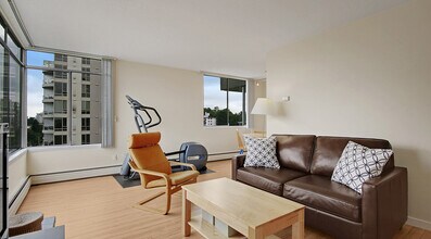 1465 W 12th Ave in Vancouver, BC - Building Photo - Building Photo