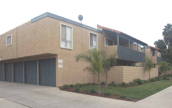 Harbor Mist Apartments in Huntington Beach, CA - Building Photo - Building Photo