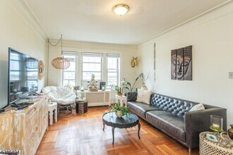 22 St Lukes Pl in Montclair, NJ - Building Photo - Building Photo