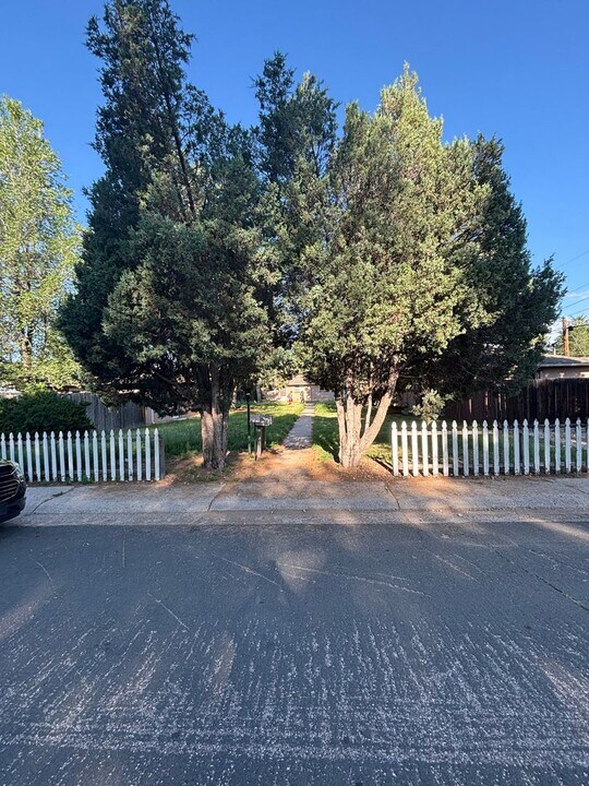 3014-3014 N Institute St in Colorado Springs, CO - Building Photo