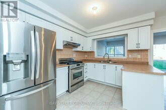 130 Royal Appian Crescent in Vaughan, ON - Building Photo - Building Photo