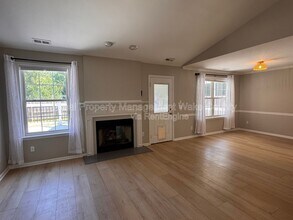 206 Lindell Dr in Apex, NC - Building Photo - Building Photo