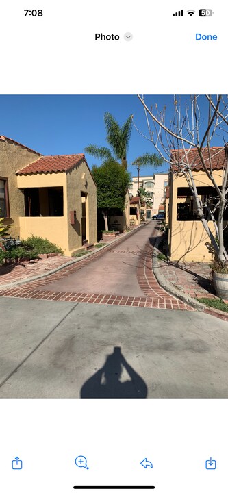 5031 Bakman Ave in North Hollywood, CA - Foto de edificio
