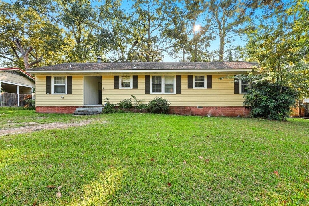 220 McCree Dr in Clinton, MS - Building Photo