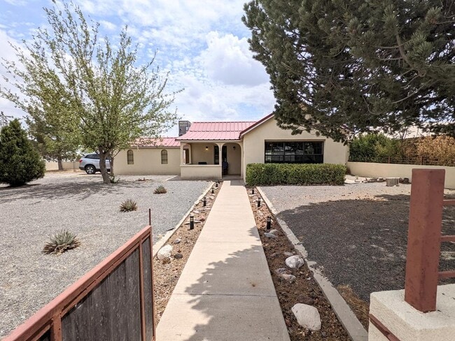 property at 1103 W San Antonio St